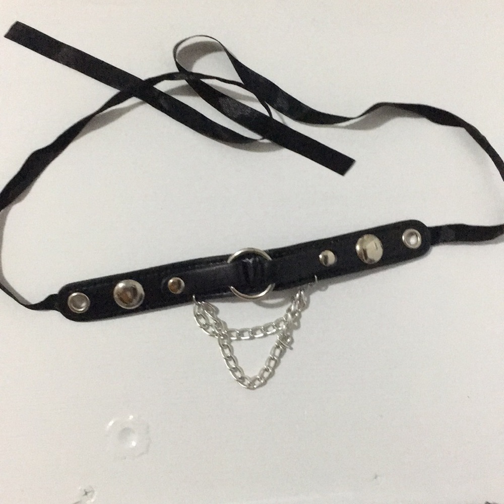 Black choker